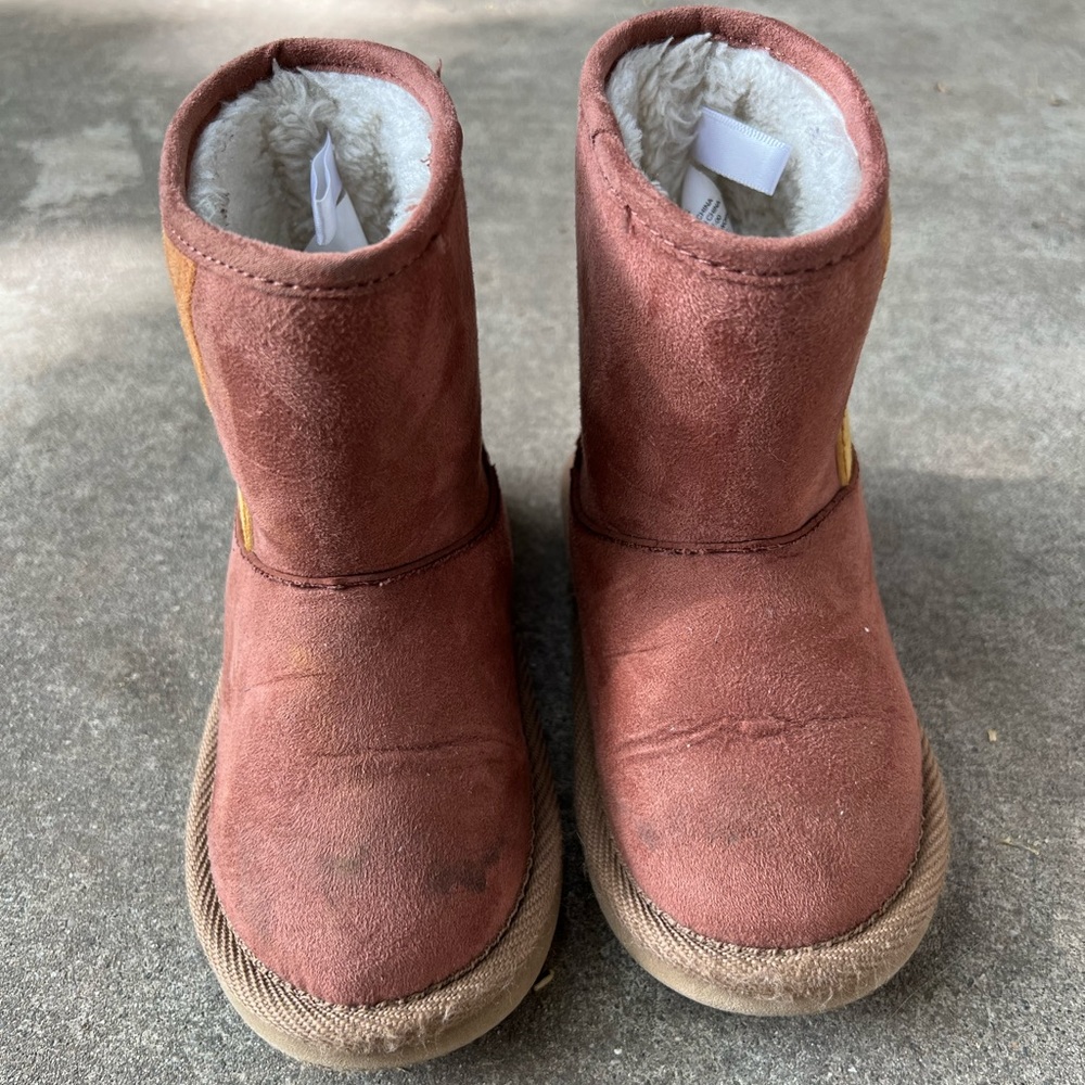 Old Navy Sherpa lined boot- toddler 8